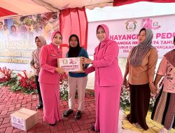 Ketua Bhayangkari Sulteng Bagikan 100 Paket Sembako untuk Warga Bungku Tengah
