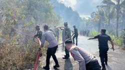 Gerak Cepat Polri Padamkan Kebakaran Lahan Perkebunan di Labuan Kapelak